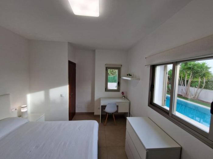 Moderna Casa Con Piscina Privada Сasa de vacaciones *