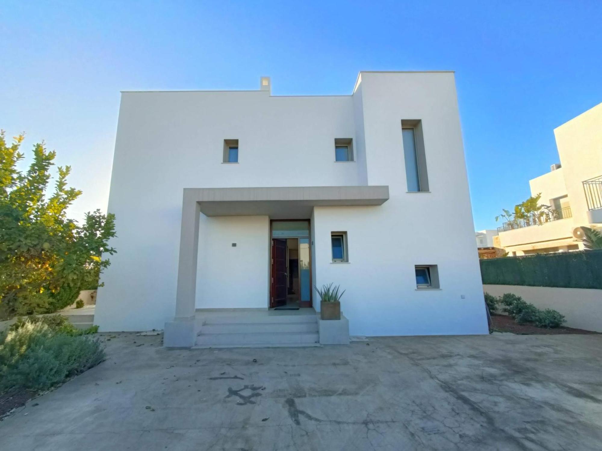 Moderna Casa Con Piscina Privada Сasa de vacaciones *